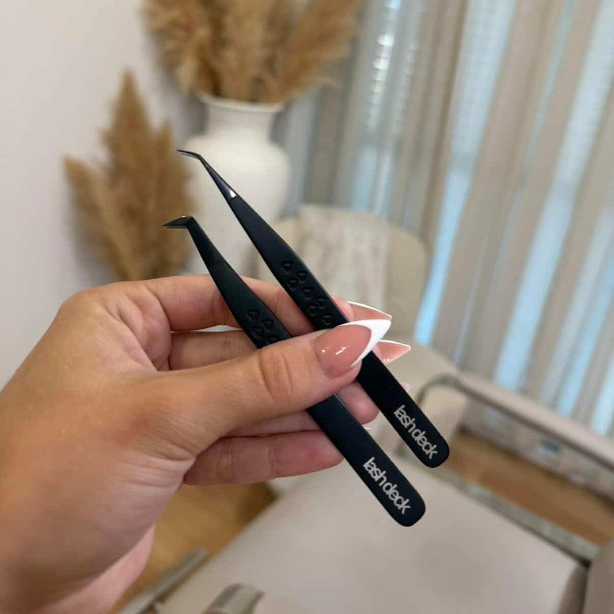 Micro Grip Isolation Tweezer